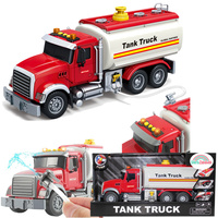 Duże auto ciężarowe ogromna cysterna z dźwiękiem leje wodę dostawcza światło dźwięk samochód ciężarowy